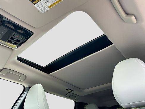 New 2025 Mitsubishi Outlander SE image 23