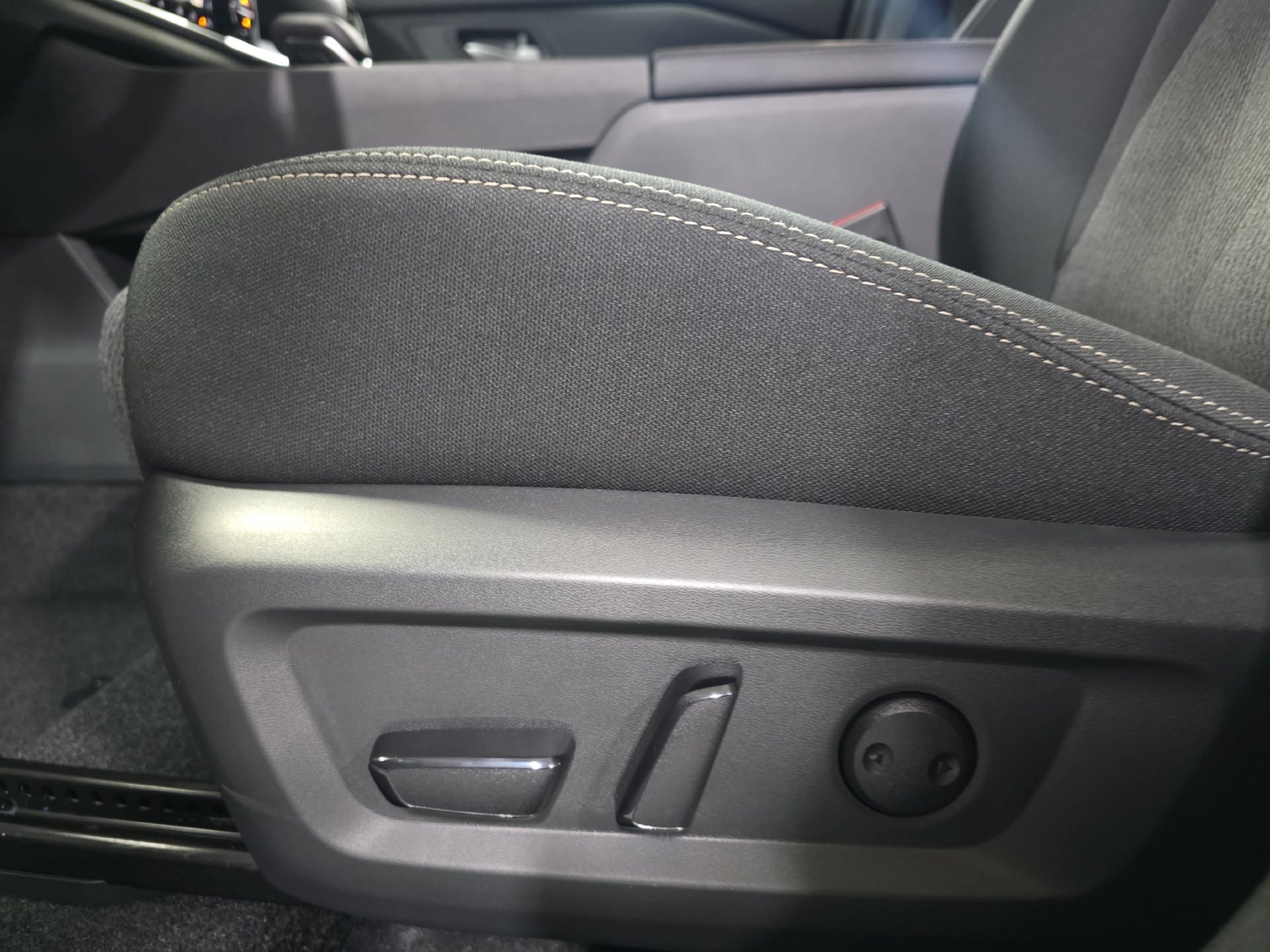 New 2026 Nissan Rogue SV FWD image 28