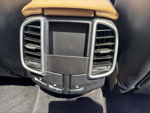 Used 2016 Porsche Cayenne S image 26