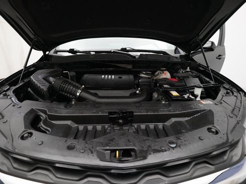 Used 2025 Chevrolet Blazer LT image 3