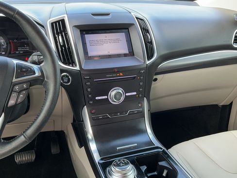 Used 2019 Ford Edge Titanium FWD image 8