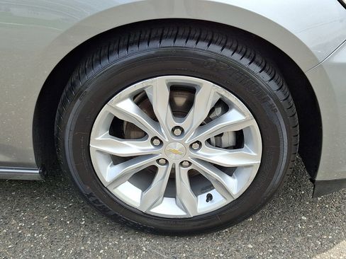 Used 2024 Chevrolet Malibu LT FWD image 9