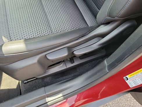 Used 2025 Chevrolet Trax LT w/ LT Convenience Package FWD image 20