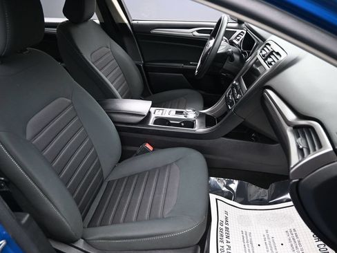 Used 2020 Ford Fusion SE FWD image 34