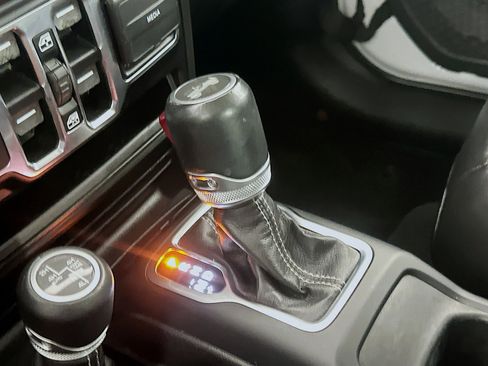 Used 2021 Jeep Wrangler Sahara image 24