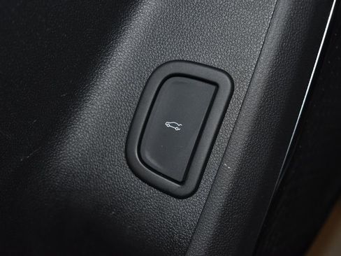 Used 2024 GMC Acadia AT4 w/ Super Cruise Package image 6