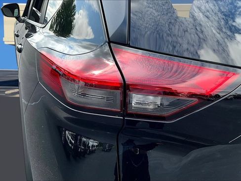 Used 2025 Nissan Rogue SV AWD/4WD image 24