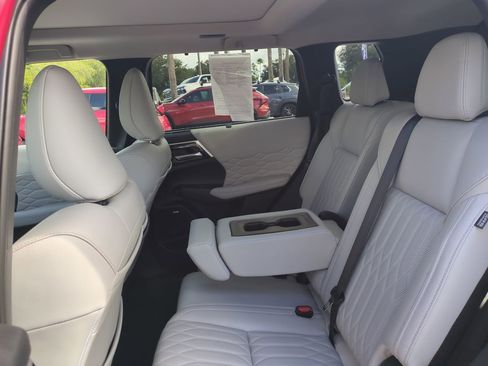 Used 2025 Mitsubishi Outlander SEL image 13