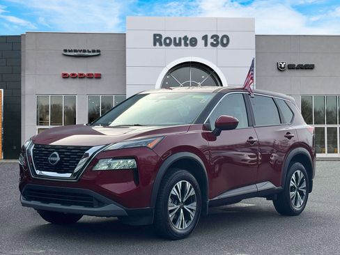 Used 2023 Nissan Rogue SV image 2