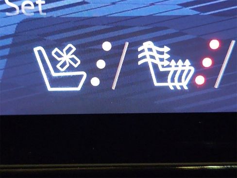 Certified 2024 Chevrolet Traverse RS w/ LPO, Floor Liner Package image 36