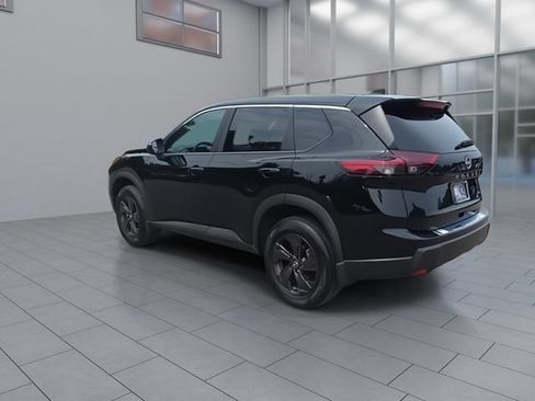 Certified 2026 Nissan Rogue SV AWD/4WD image 6