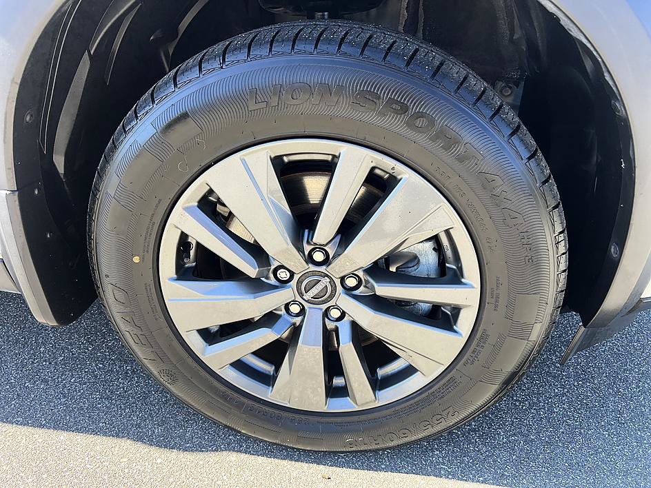 Certified 2024 Nissan Pathfinder SV FWD image 12