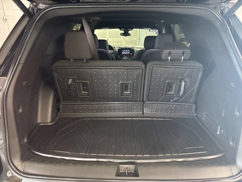 Used 2023 Chevrolet Traverse LT FWD image 7