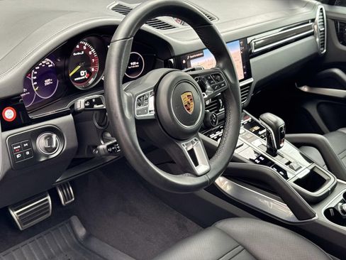 Used 2022 Porsche Cayenne Turbo S AWD/4WD image 22