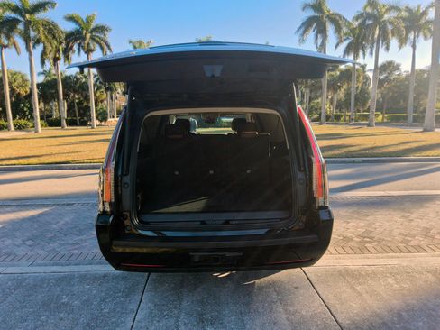 Used 2019 Cadillac Escalade ESV Luxury image 11