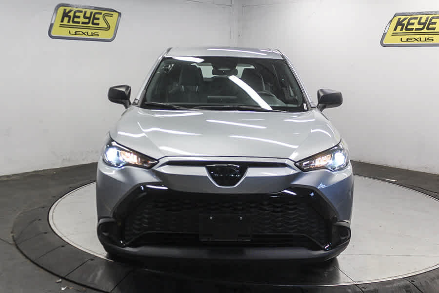 Used 2025 Toyota Corolla Cross AWD Hybrid image 2