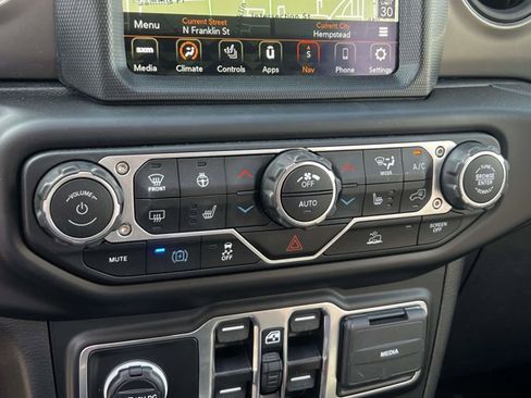 Used 2023 Jeep Wrangler Unlimited w/ Sun & Screen Package AWD/4WD image 29