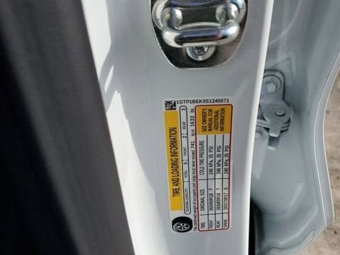 New 2025 GMC Canyon Elevation w/ Convenience Package image 32