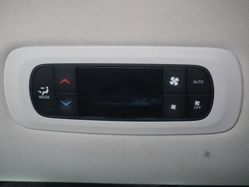 Used 2023 Chrysler Pacifica Touring-L FWD image 14