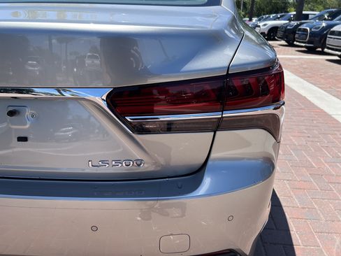 Used 2020 Lexus LS 500 w/ Accessory Package (Z2) RWD image 42