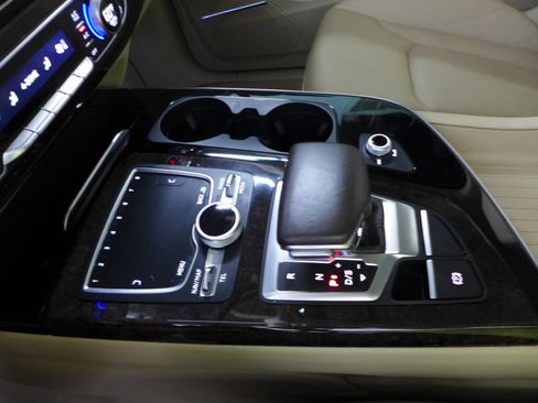 Used 2019 Audi Q7 3.0T Prestige image 40