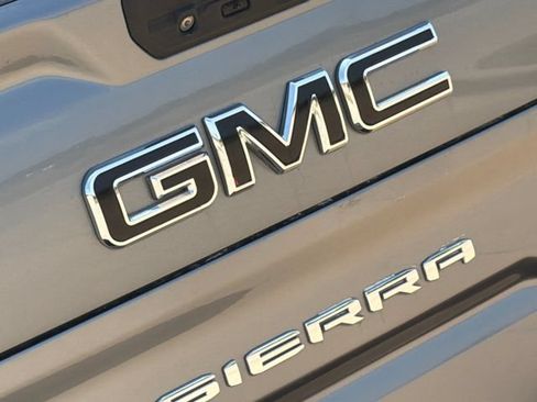 Used 2022 GMC Sierra 1500 SLT AWD/4WD image 10
