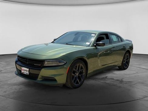 Used 2022 Dodge Charger SXT w/ Blacktop Package RWD image 5