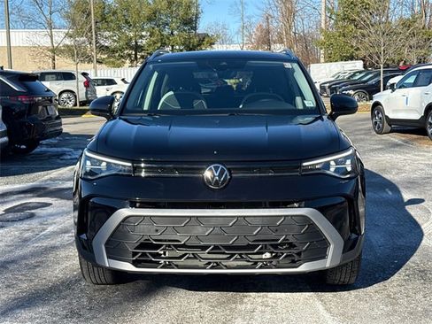 Certified 2025 Volkswagen Taos SE w/ Panoramic Sunroof Package image 6