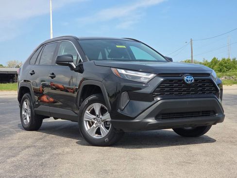 Used 2023 Toyota RAV4 LE AWD/4WD image 1