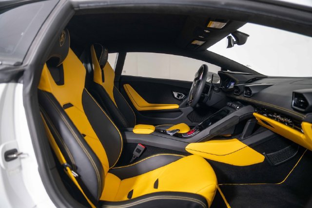 Used 2020 Lamborghini Huracan EVO RWD image 25