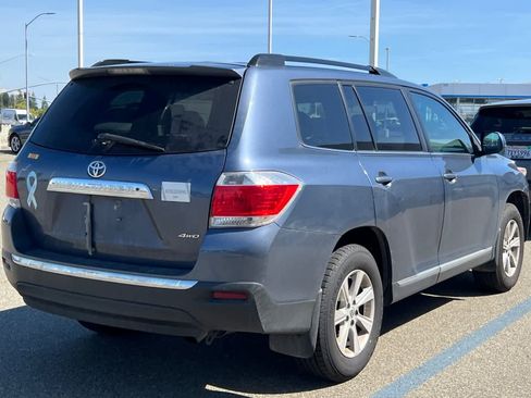Used 2013 Toyota Highlander Plus w/ Protection Pkg image 4