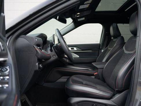 Used 2025 Ford Explorer ST AWD/4WD image 17