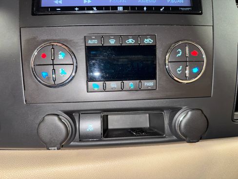 Used 2011 Chevrolet Silverado 1500 LT w/ Texas Edition RWD image 18