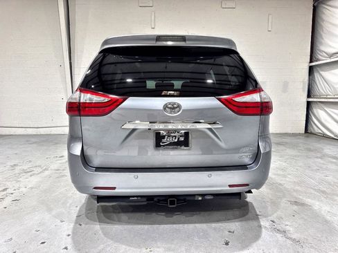 Used 2017 Toyota Sienna Limited FWD image 24