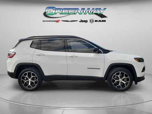 Used 2024 Jeep Compass Limited AWD/4WD image 4