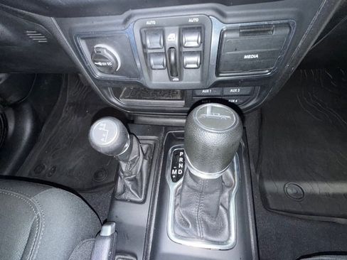 Used 2021 Jeep Gladiator Sport AWD/4WD image 10
