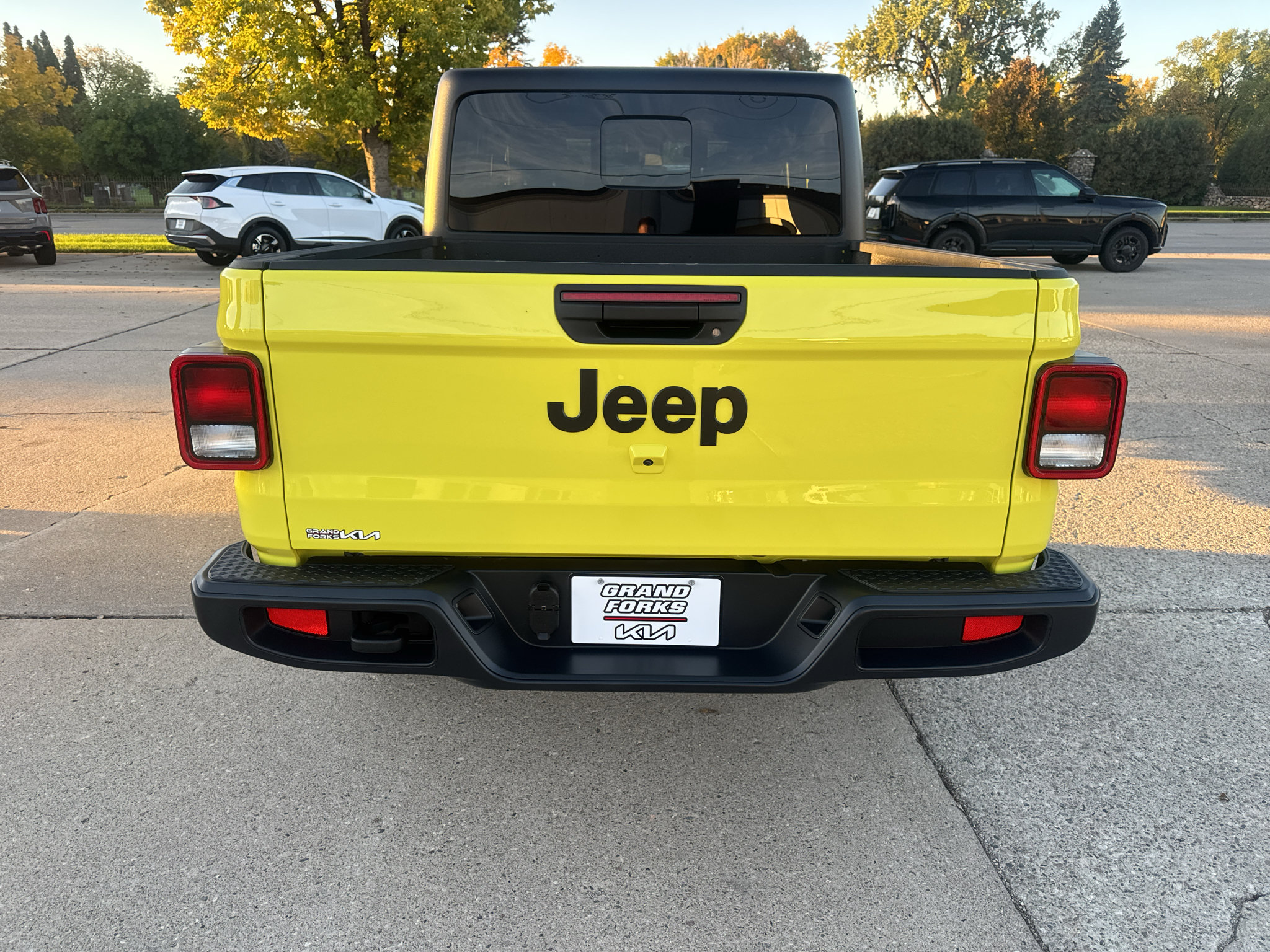 Used 2024 Jeep Gladiator Sport AWD/4WD image 6