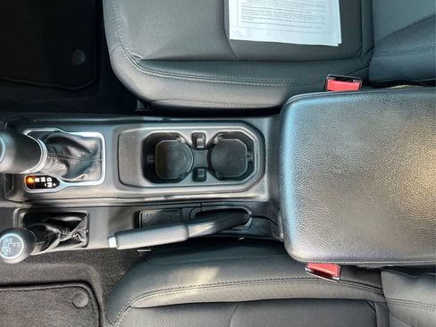 Used 2022 Jeep Gladiator Sport image 15