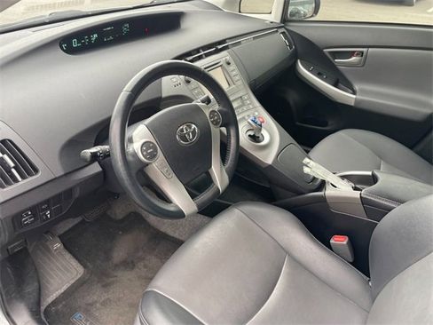 Used 2015 Toyota Prius Five image 4