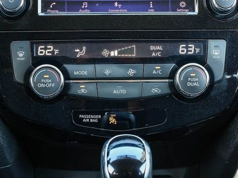 Used 2018 Nissan Rogue SV FWD image 14