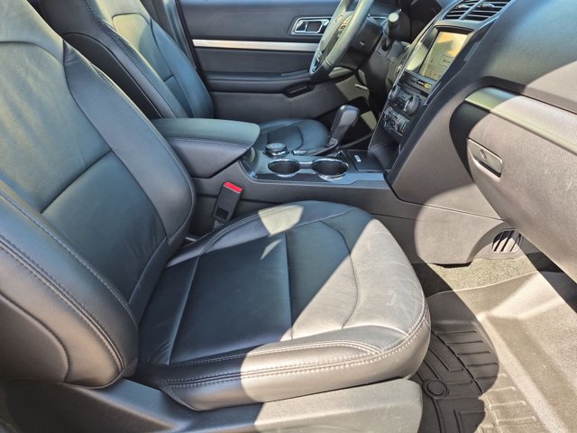 Used 2018 Ford Explorer XLT w/ Equipment Group 202A AWD/4WD image 23