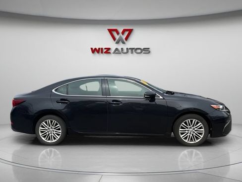 Used 2017 Lexus ES 350 w/ Premium Package FWD image 6