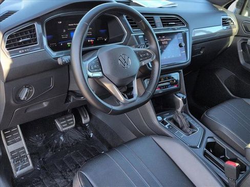 Used 2023 Volkswagen Tiguan SE R-Line image 10