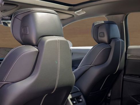 New 2026 Cadillac Optiq Luxury 2 image 19