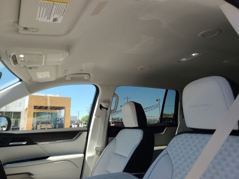 New 2026 GMC Acadia Denali w/ Super Cruise Package image 19