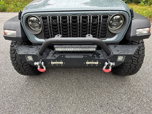 Used 2024 Jeep Wrangler Unlimited Sport AWD/4WD image 4