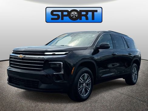 Used 2025 Chevrolet Traverse LT FWD image 1