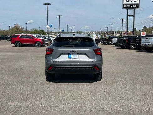 New 2026 Chevrolet Trax LT w/ Sunroof Package FWD image 5