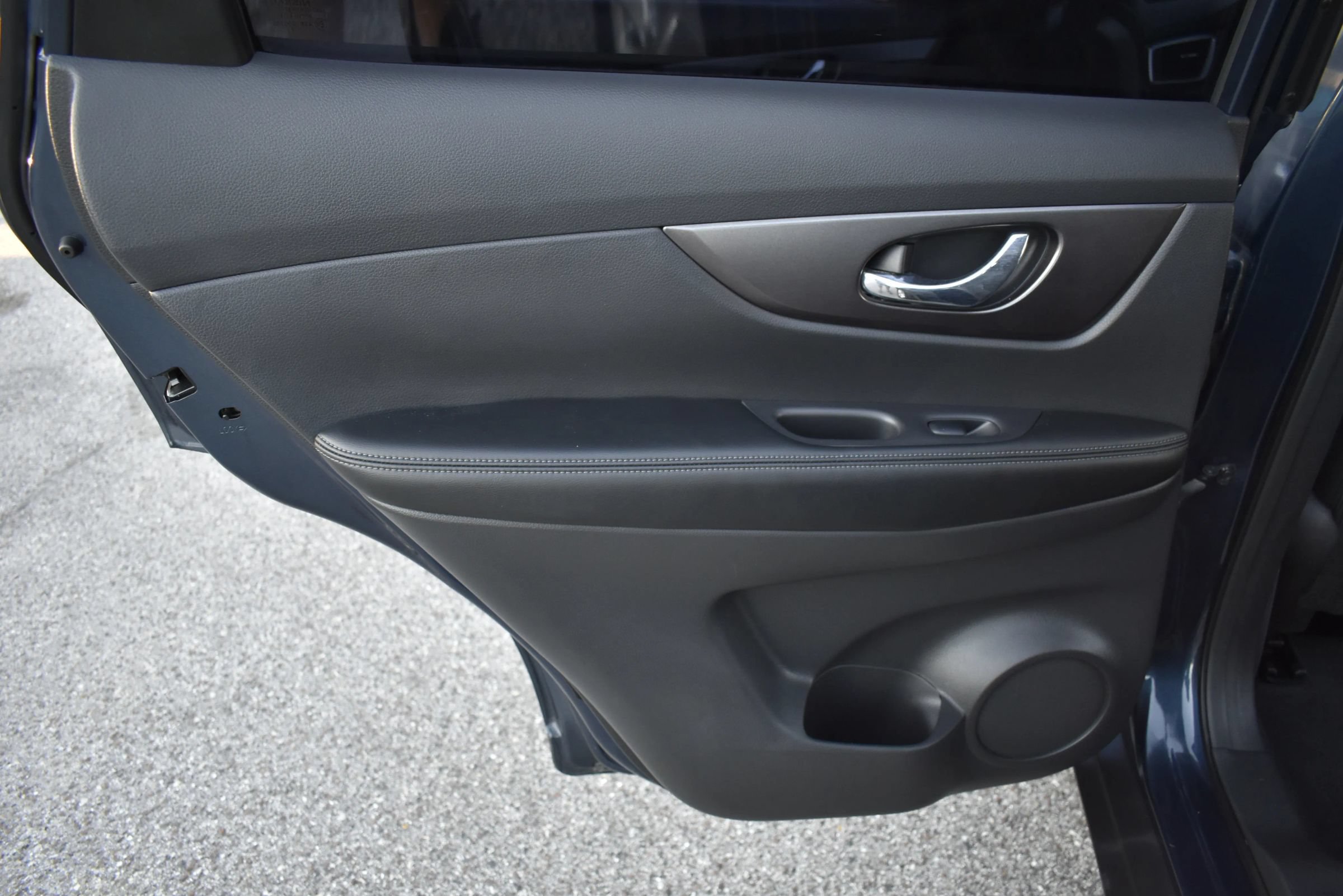 Used 2015 Nissan Rogue SV FWD image 13