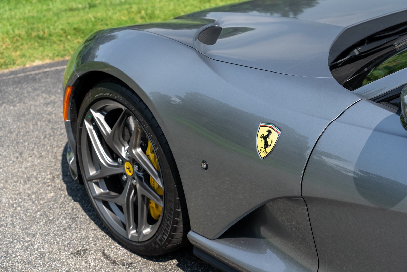 Used 2020 Ferrari 812 Superfast RWD image 11